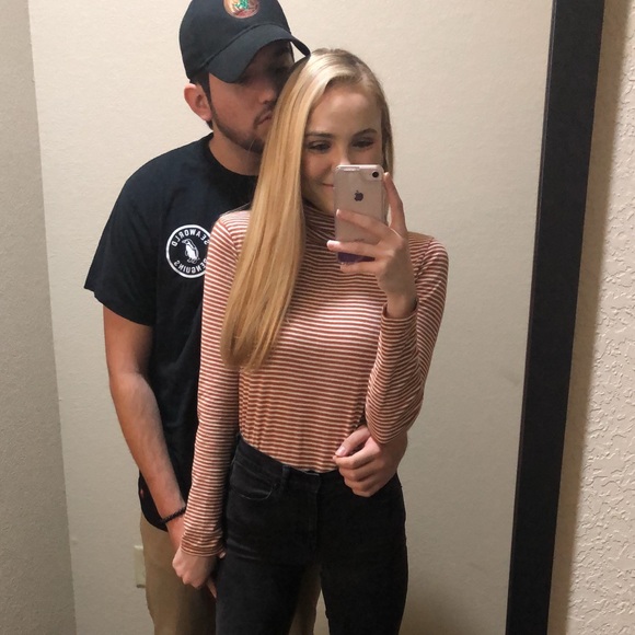 Meet your Posher, Jessica - Picture 2 of 2